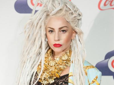 Lady Gaga : "Muntah di Panggung Itu Seni!"